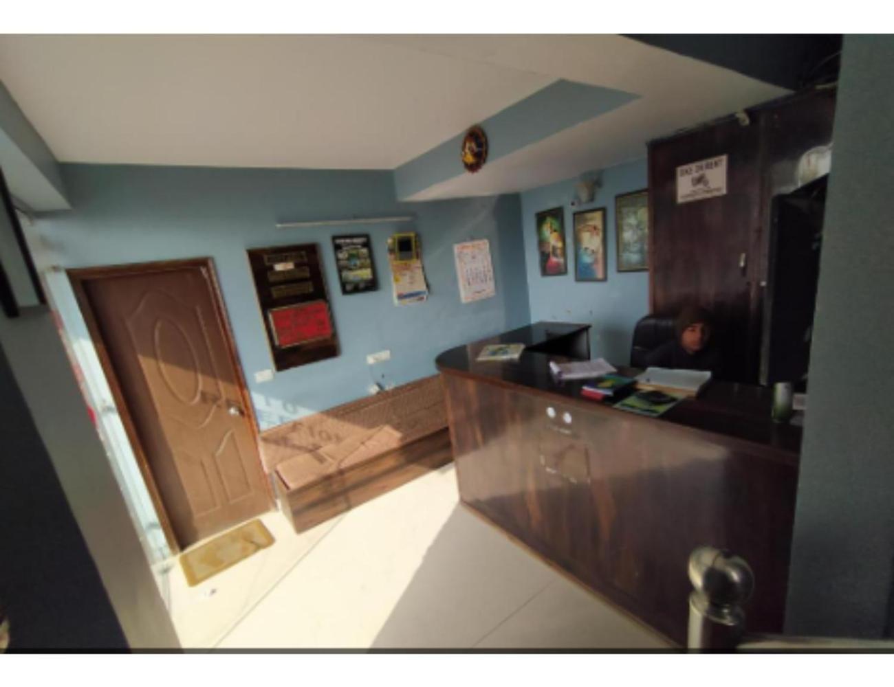 Hotel Super Mall Residency, ムスーリー エクステリア 写真