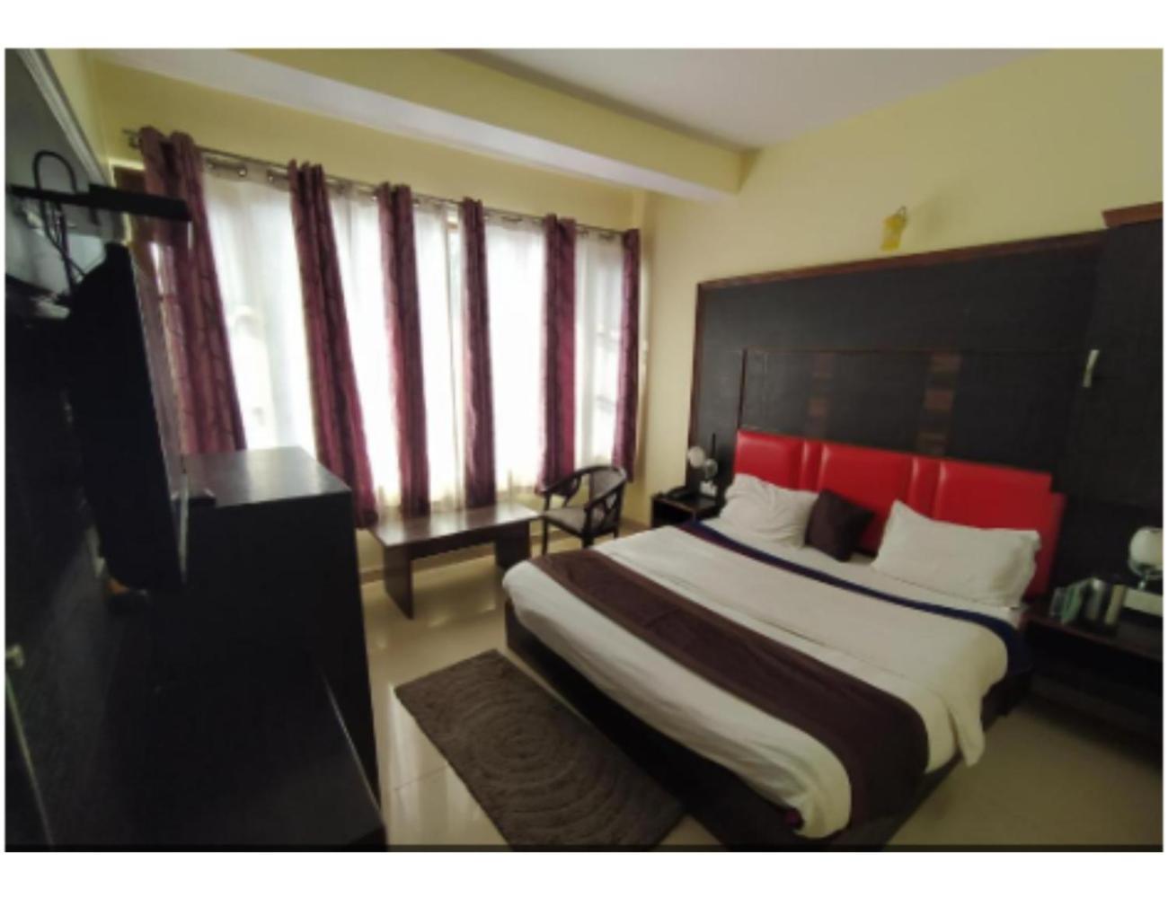 Hotel Super Mall Residency, ムスーリー エクステリア 写真